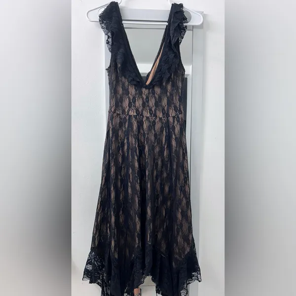 Kimchi Blue Indy Lace Midi Dress. Urban Outfitters. Small - Image 8