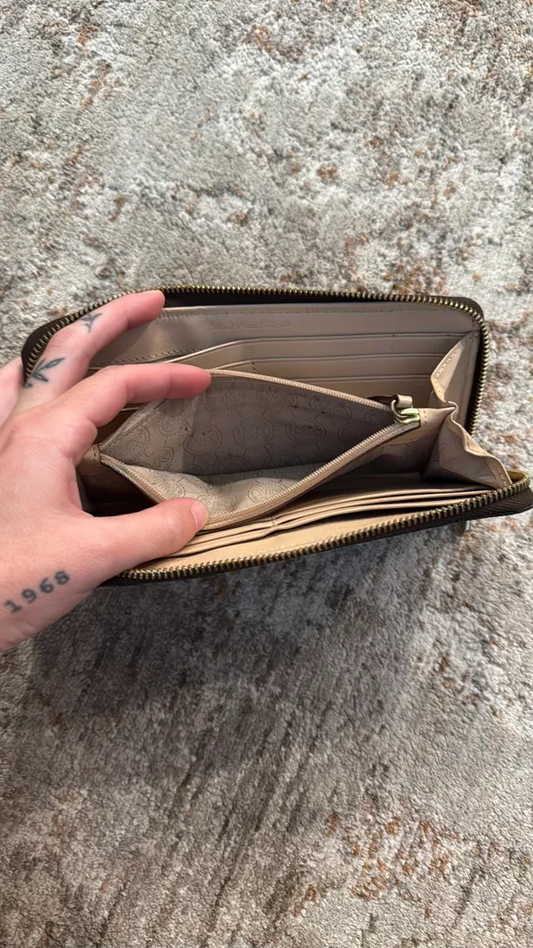 Michael Kors Wallet - Image 2