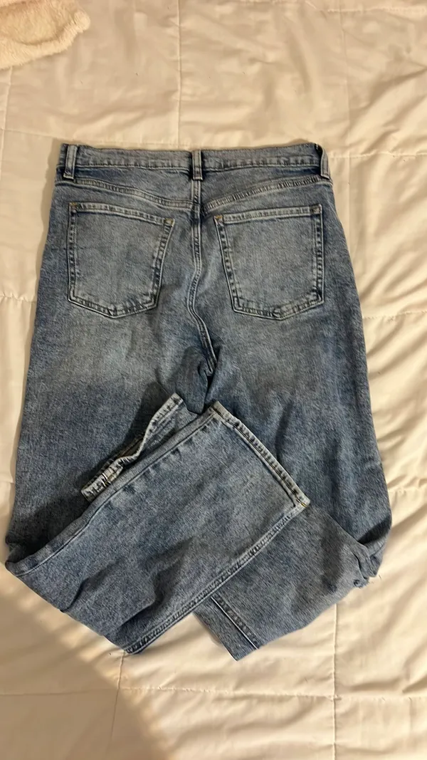 Old Navy Extra High-Rise Sky Hi Straight Jeans - Image 4