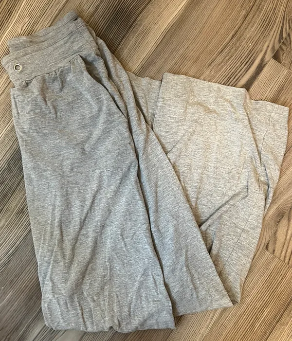 Grey flare leggings Size M - Image 2