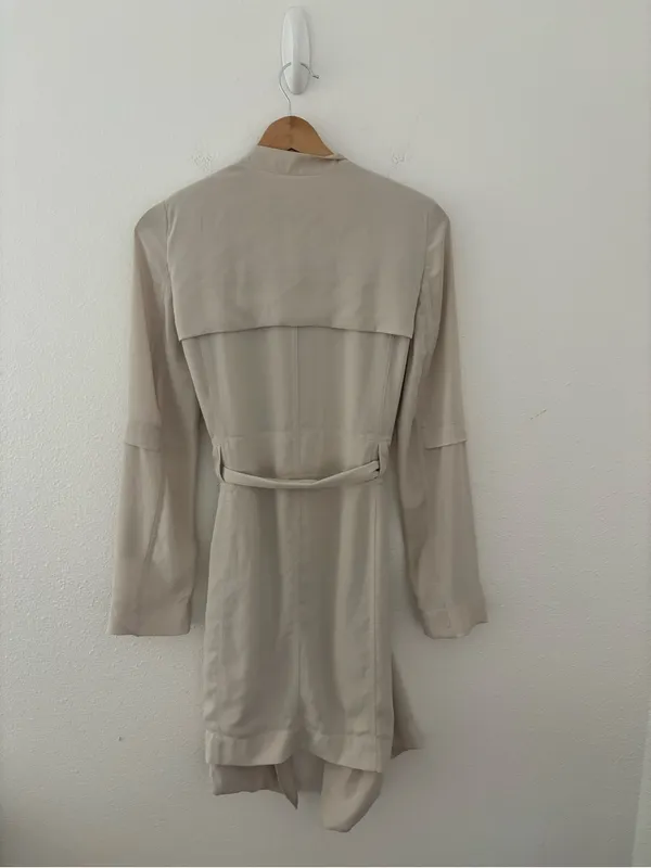 Aritzia babaton flowy trench coat - Image 2