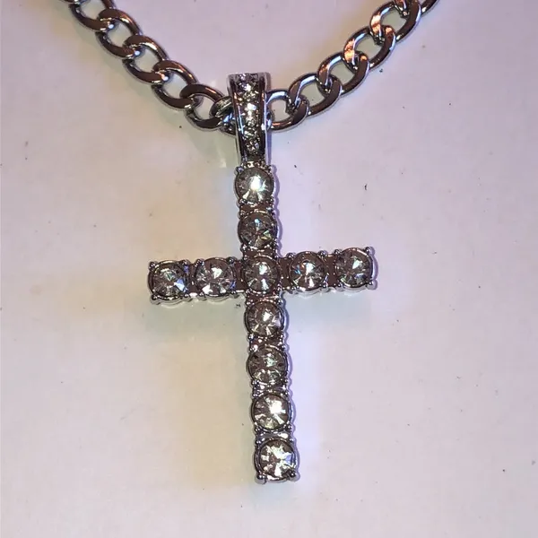 Elegant Silver Tone Rhinestone Cross Pendant Necklace - Image 4