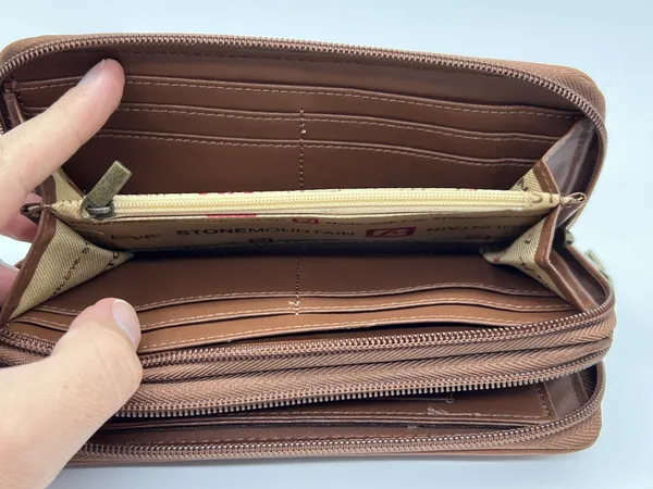 Stone Mountain Wallet Womens One Size Brown Leather Zip Around ID Card Slots - Image 6