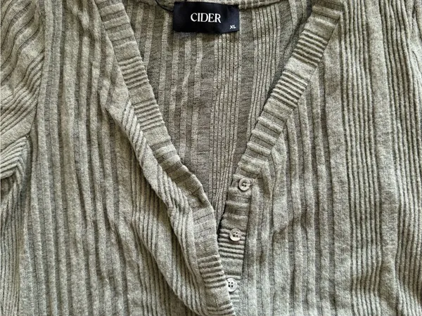 Cider Rib V-Neck Solid Button Bodysuit Green XL NWT - Image 8