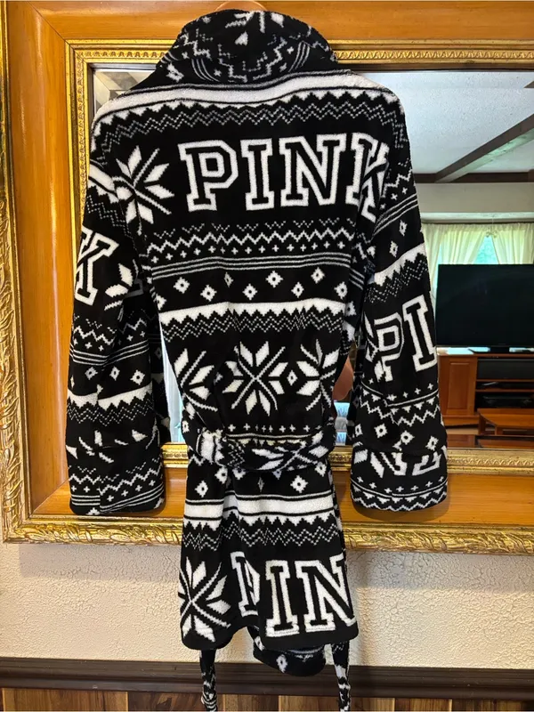 PINK Victoria’s Secret Black & White Snowflake Fleece Robe - Size XS/S - Image 2