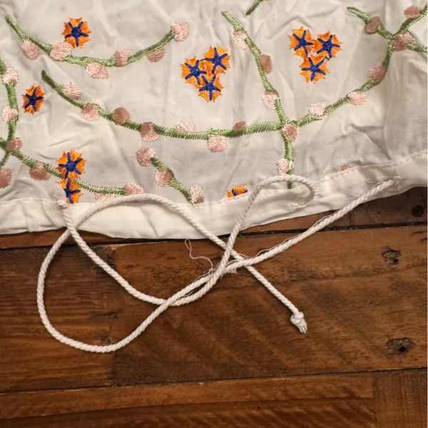 ANTHRO | TINY Embroidered Floral‎ Blouse - Image 6