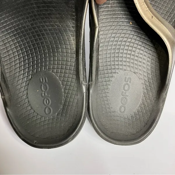 Oofos oolala sandals size 11‎ gold black - Image 6