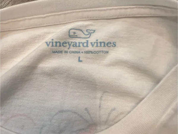 Vineyard Vines White Long Sleeve Pocket Tee with New Years 2017 Sz L - Image 4