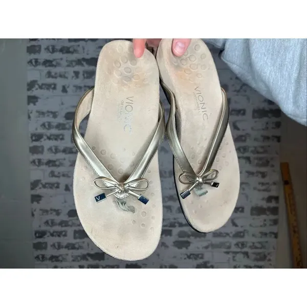 Vionic | women flip flop sandals with bows - Image 6