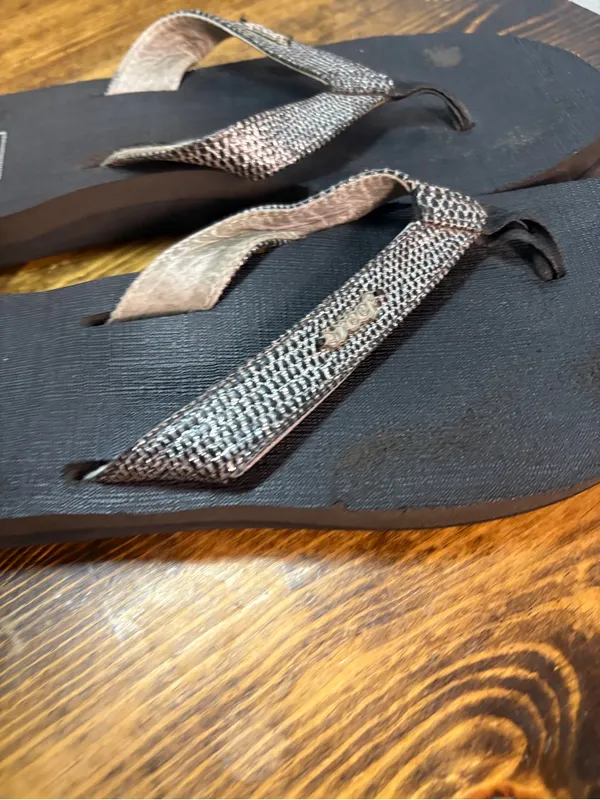 Reef black flip flops size 9 - Image 3