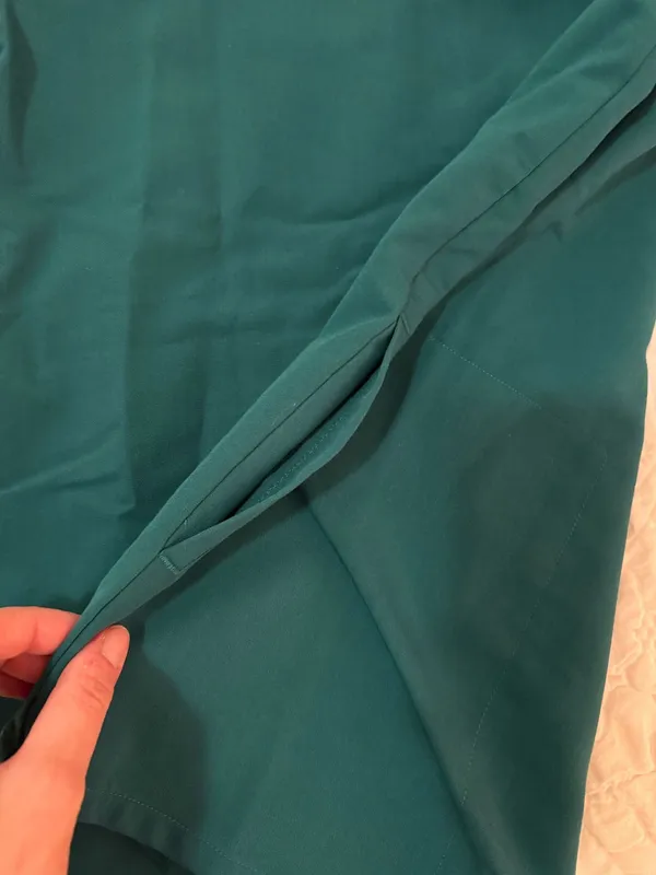 Figs XS Men’s Hunter Green 3 pocket scrub top - Image 4