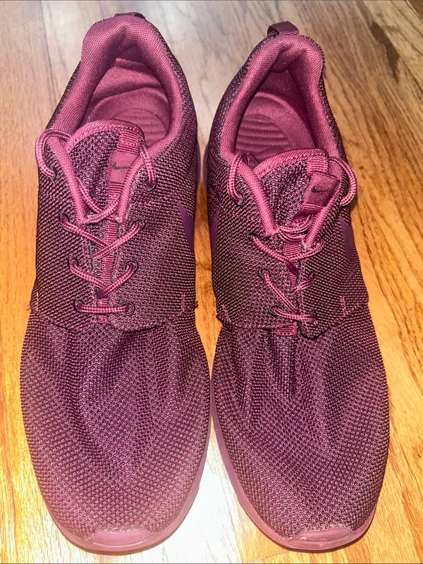 Nike Women's Maroon/ Purple Mesh Lightweight Sneakers - Image 2