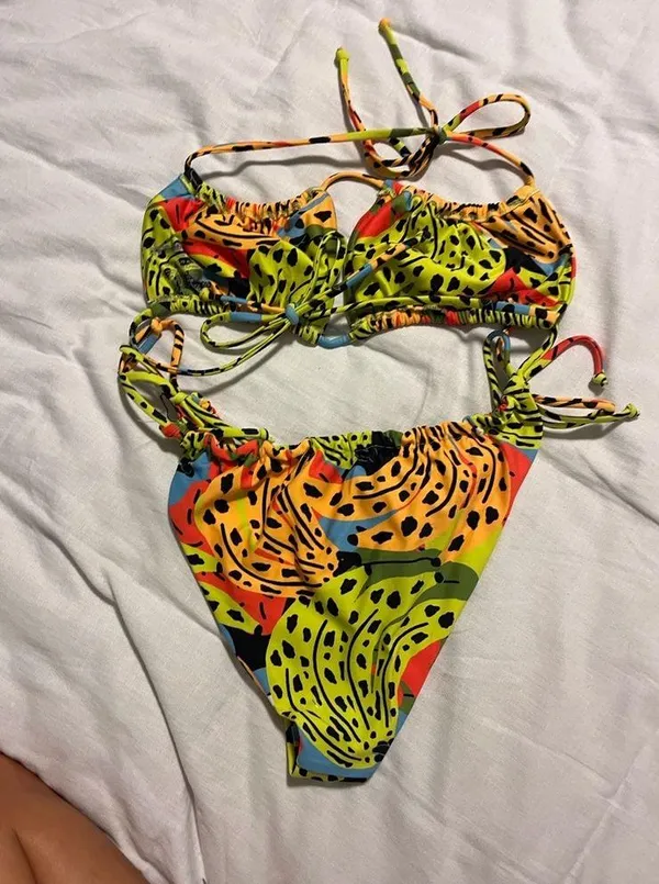 NWOT It’s Now Cool square top string bottom bikini in bananas Size undefined - Image 3