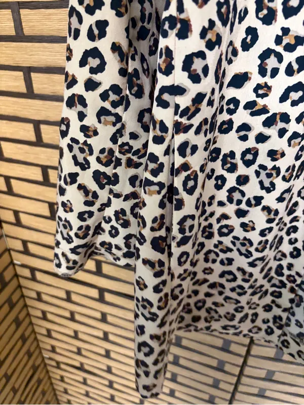 Stradivarius leopard print cardigan/blazer size large - Image 3