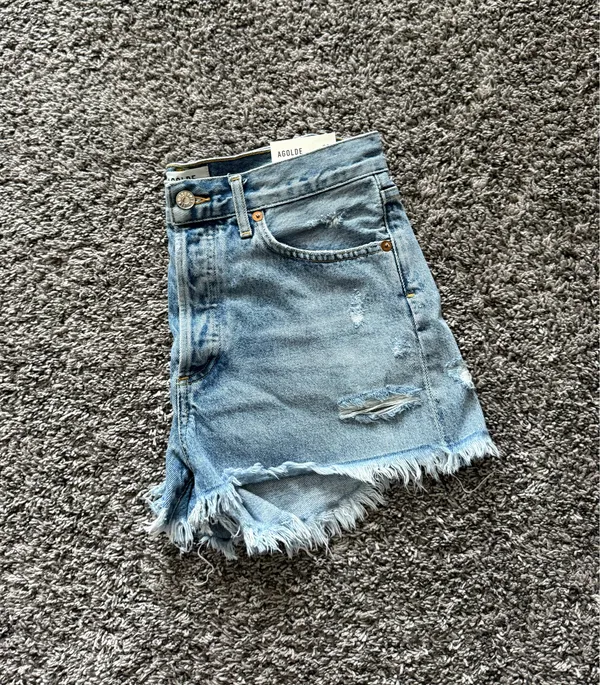 Agolde Parker Light Wash Distressed Denim Cutoff Shorts - Image 6
