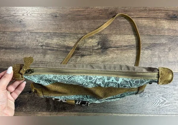 Myra Bags Crossbody Bag - Image 3