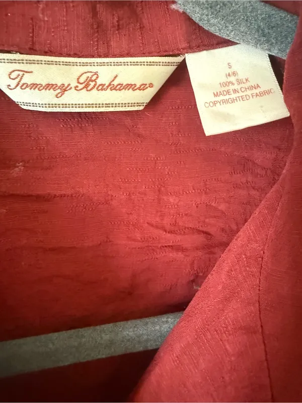 Tommy Bahama 100% silk Short-Sleeve Button Down Shirt in Deep Burgundy - Image 3