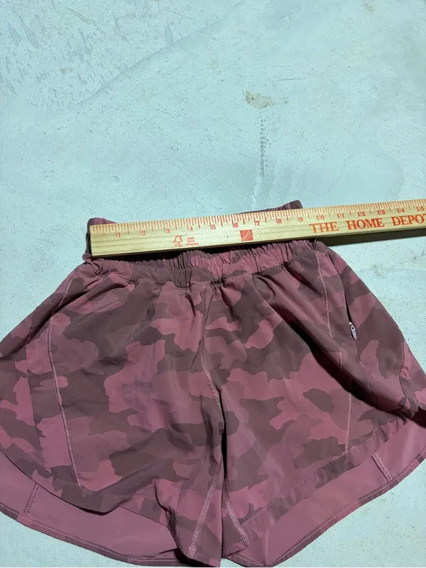 Lululemon track that mid-rise Women's lined brier rose Camo Athletic Shorts 2 - Image 3
