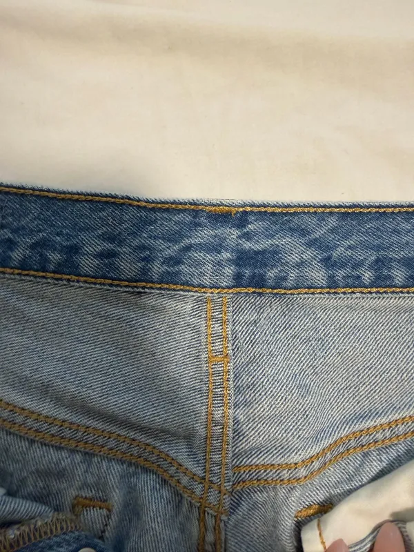 Levi’s Mid-Rise Shorts 501 - Image 3