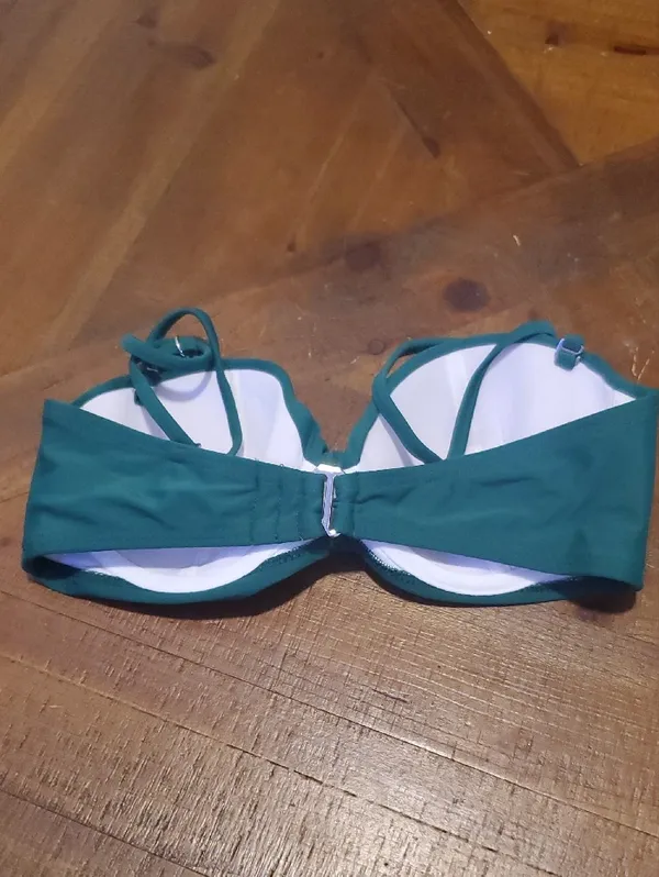 COCOSHIP Green Twist Front Bandeau Bikini Top with Straps - Image 4