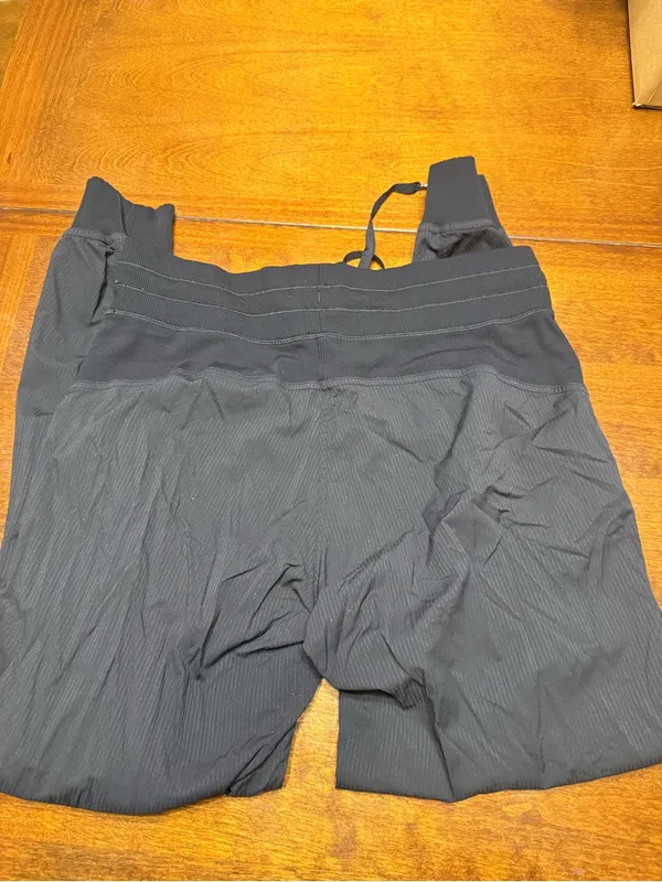 Lululemon Dance Studio Joggers black size 8 cuffed Logo Pants - Image 4