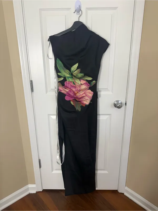 Elliatt Azelie Asymmetrical Gown in Black XS - Image 2