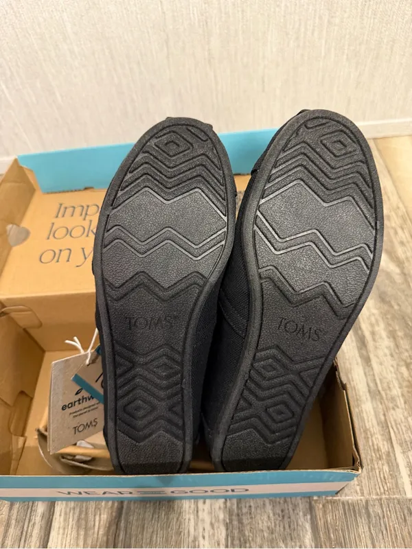 Toms Black Slip-On Canvas Shoes Size 5.5 Wide - Image 13