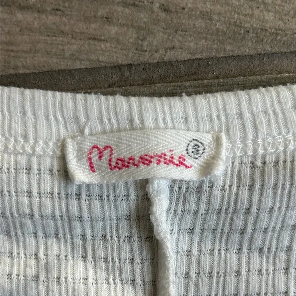 Casual White V-Neck Tee for Women - Image 2