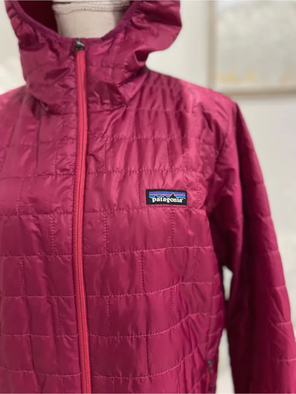 Patagonia Women's Micro Primaloft Hooded Quilted Puffer Jacket Berry Red XL - Image 2