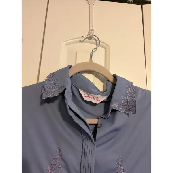 Collections Blouse Vintage Embroidered Periwinkle‎ Blue Scalloped Cuff L - Image 5