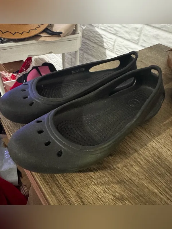 Crocs Kadee Slip On Flats Women’s Size 7 Black Water Resistant - Image 4