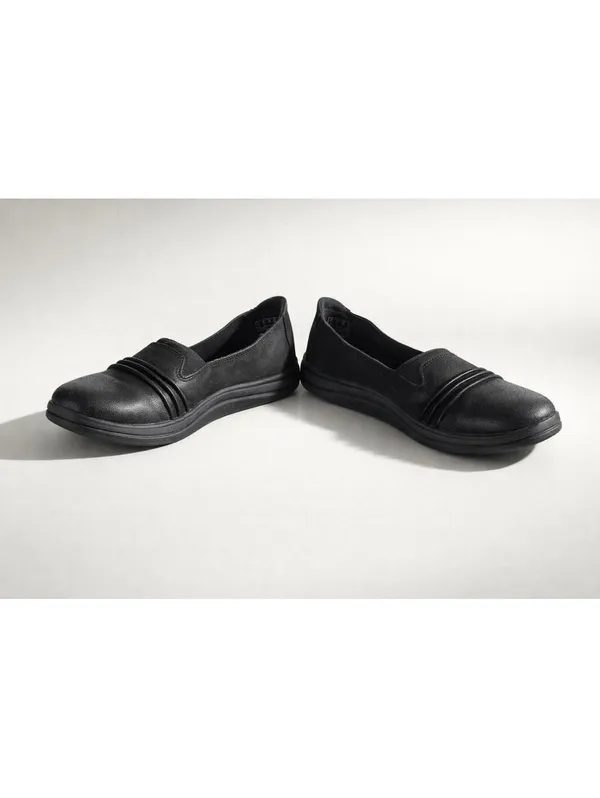 Clarks Cloudsteppers Women's Slip-On Shoes - Image 5