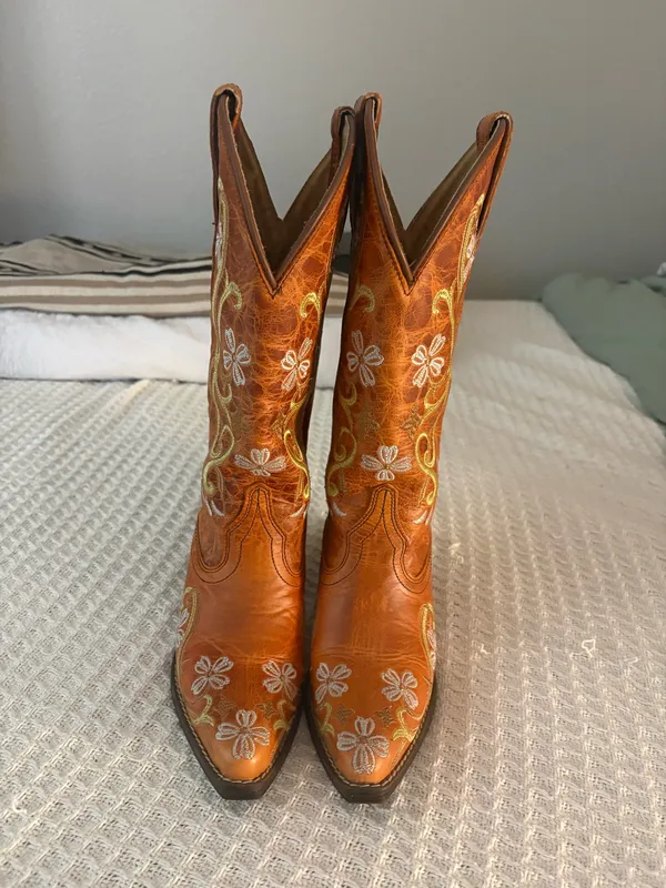 Orange Sterling River Boots Size 5.5 - Image 2