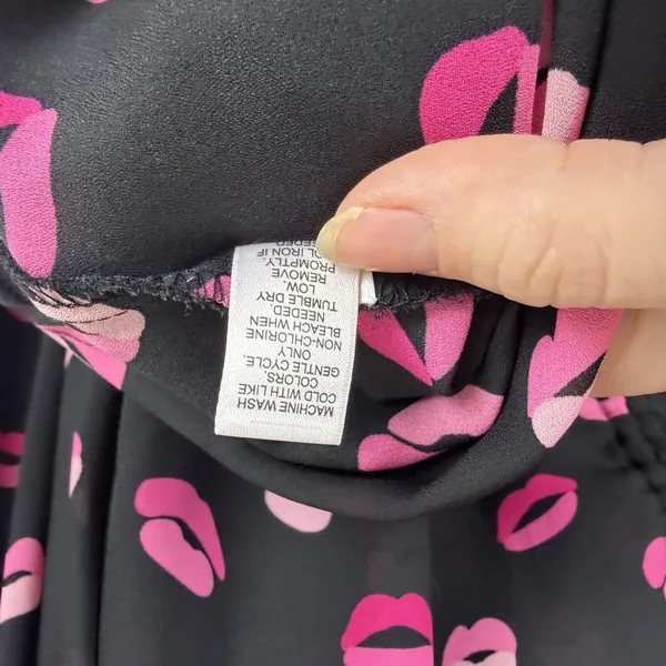 Cato Black‎ Pink Lip Print Blouse Size 26/28W Ruched Lightweight Valentines Cute - Image 7