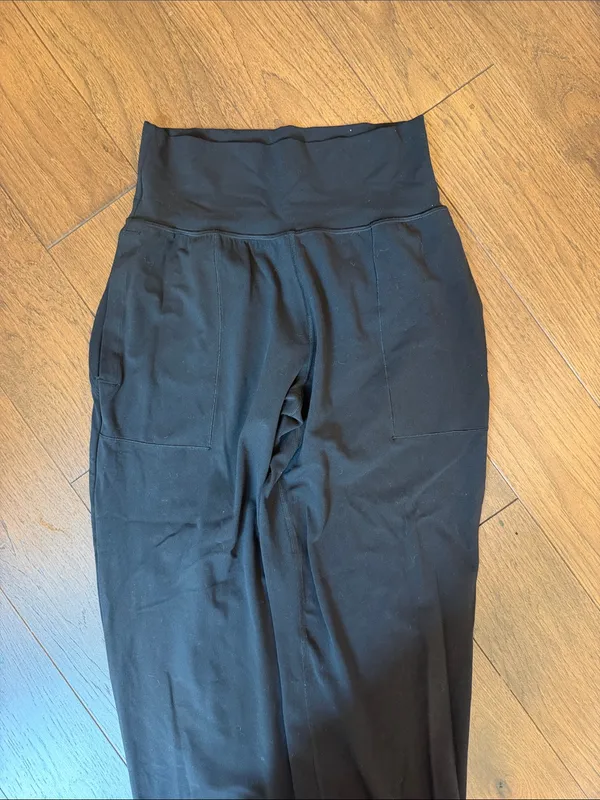 Athleta Black Salutation High-Waist Jogger Pants Size Small - Image 2
