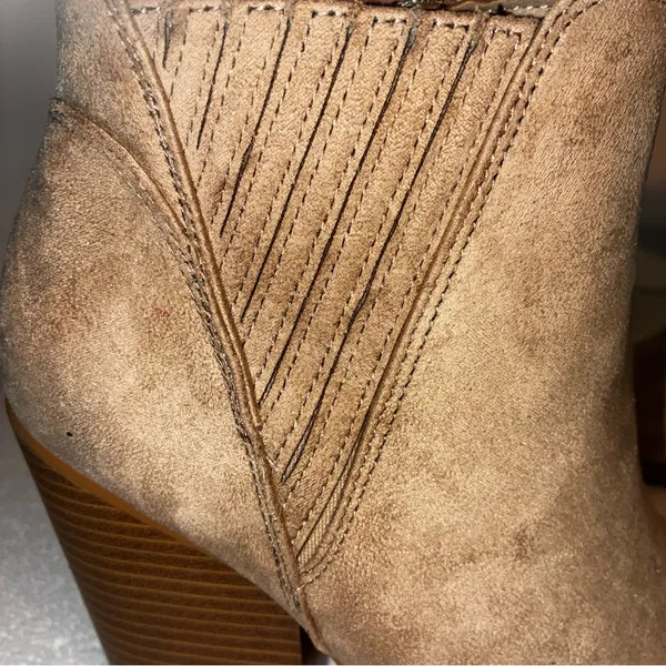Faux Suede Tan Ankle Boots Size:9 - Image 16