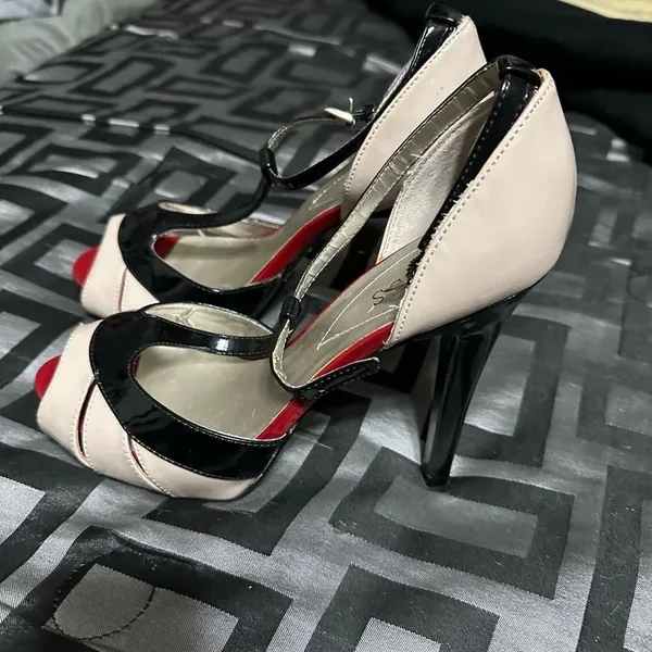 Guess tan/black/red stiletto peep toe heel - Image 4