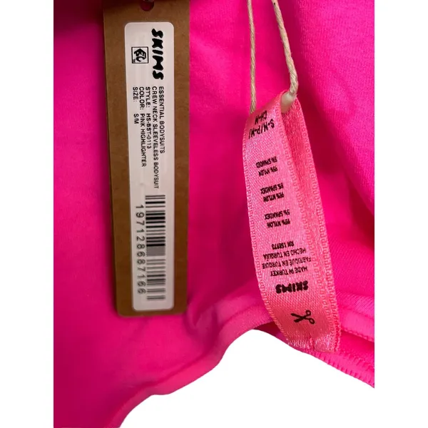 SKIMS ESSENTIALS CREWNECK SEAMLESS BODYSUIT in PINK HIGHLIGHTER NEW S/M - Image 4