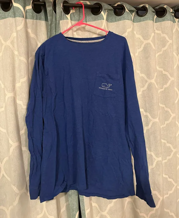 Vineyard Vines long sleeve - Image 2