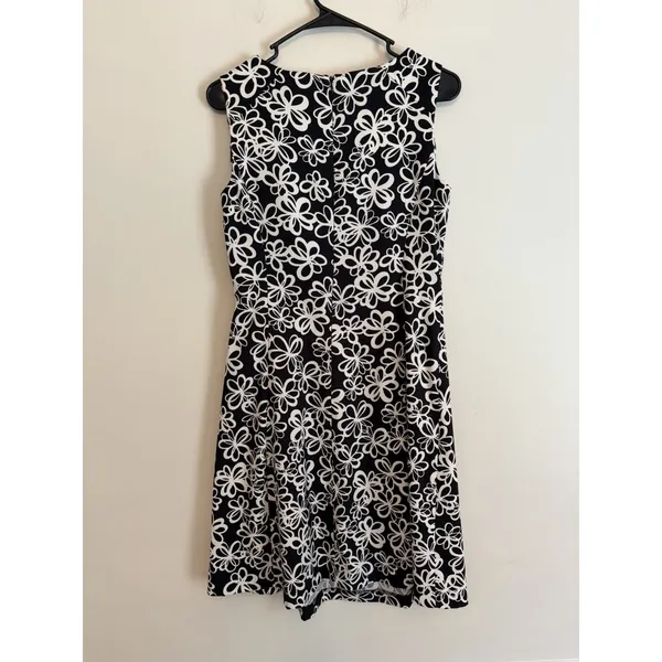 AGB Dress Size 8 Black White Floral Sleeveless Fit Flare Church Wedding Casual - Image 4