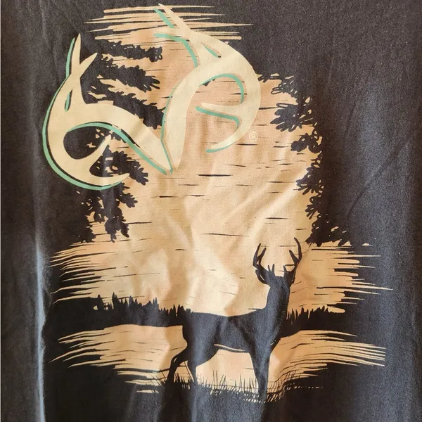 Realtree light purple deer hunting t shirt size womens medium loose fit - Image 2