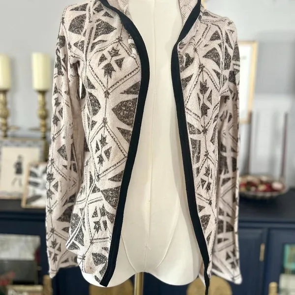 Charlotte Russe Women’s Medium Aztec Geometric Design Long Sleeve Sweater W/Hood - Image 3