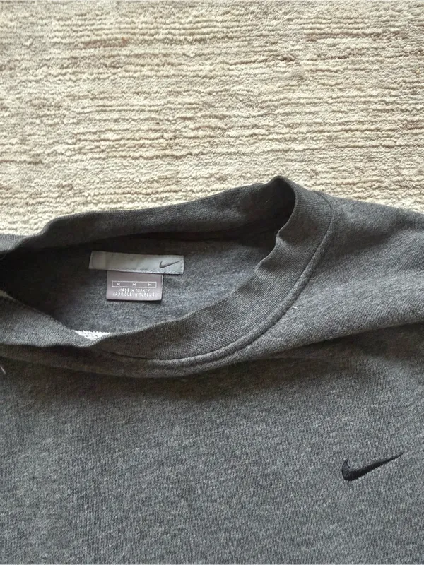 Nike Dark Gray Crewneck Sweatshirt (Size Medium) - Image 4