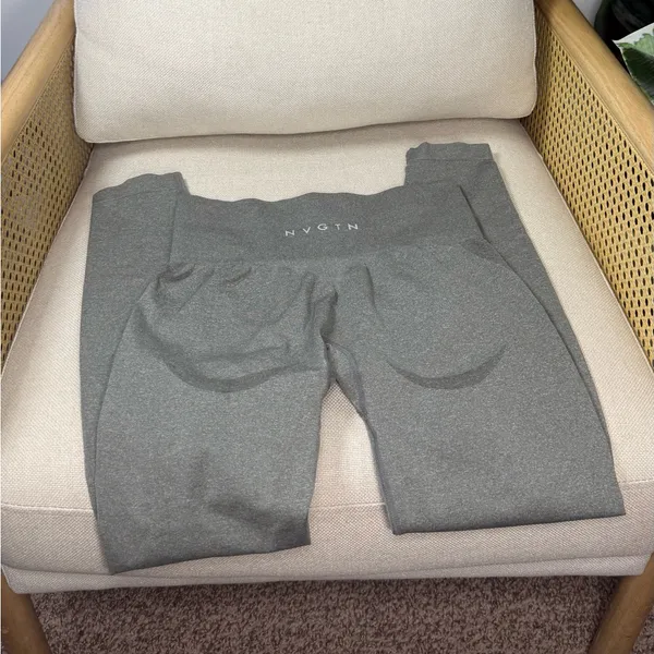 NVGTN Contour Seamless Leggings 26" Size medium - Image 3