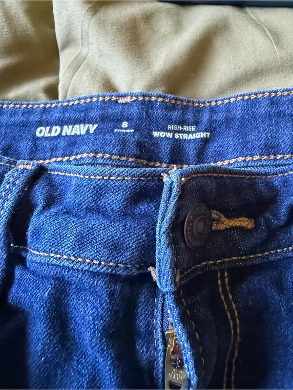 Old Navy women’s Dark Blue Straight Jeans Size 8 short - Image 3