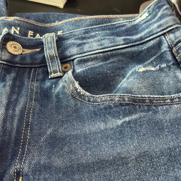 American Eagle Relaxed Mom Jeans Women’s Size 4 Medium Wash Frayed Hem - Image 9