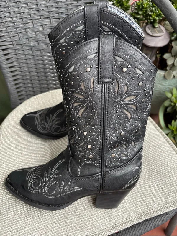 Cheyenne Women's Black Western Studded Heeled Boots Size 6.5 - Image 4