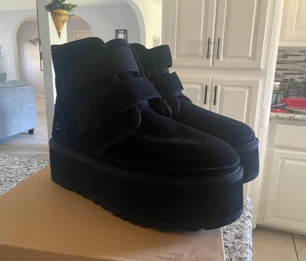 Ugg Boots Black - Image 4