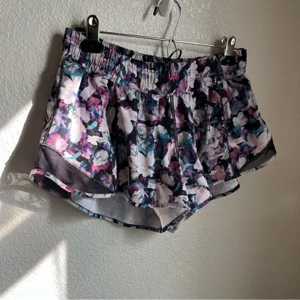 Lululemon Hotty Hot Short II *2.5"
Utopia Multi / Deep Phantom - Image 8