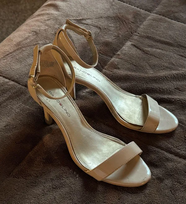 Tan Bandolino Heels - Image 2